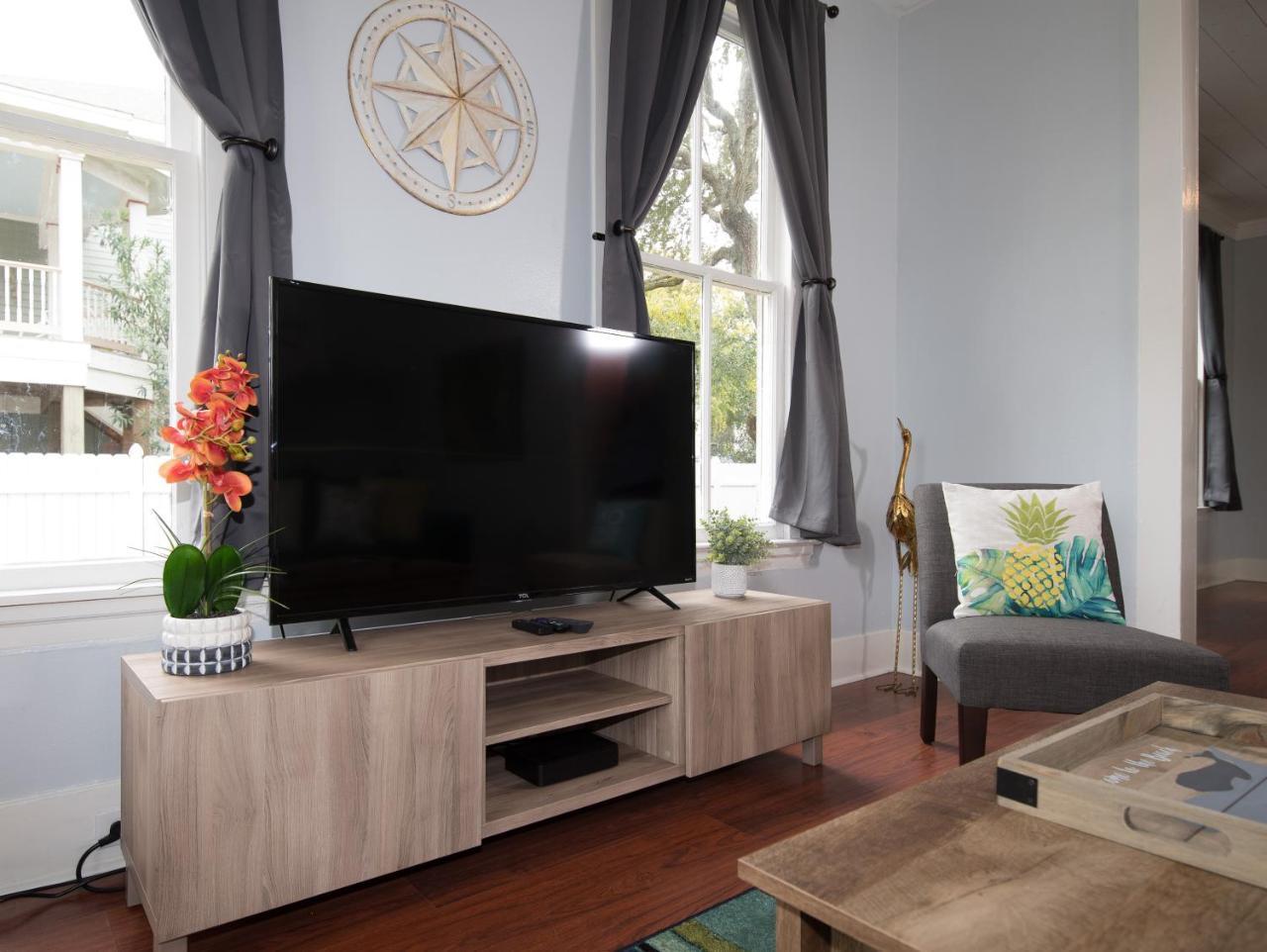 Villa Beautiful Two-Story In Central Galveston, Short Walk To Beach, Near Downtown! | Seas The Breeze Extérieur photo