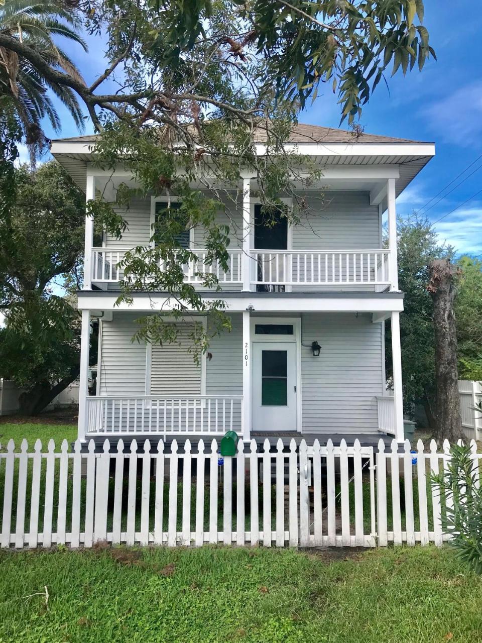 Villa Beautiful Two-Story In Central Galveston, Short Walk To Beach, Near Downtown! | Seas The Breeze Extérieur photo
