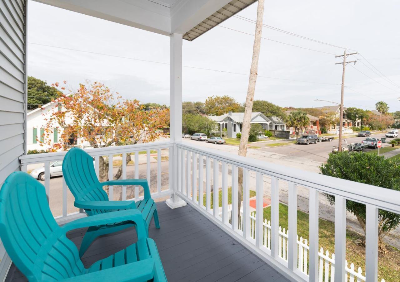Villa Beautiful Two-Story In Central Galveston, Short Walk To Beach, Near Downtown! | Seas The Breeze Extérieur photo