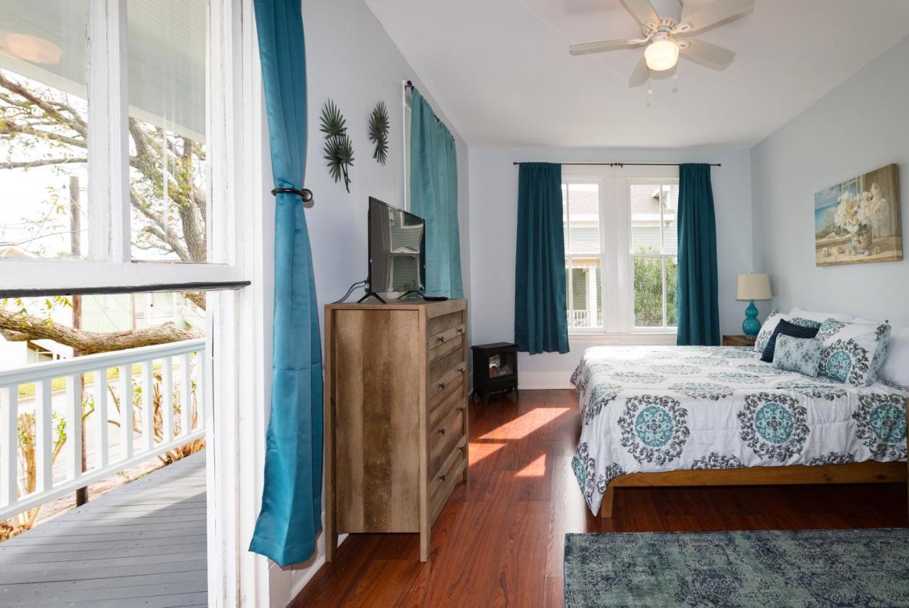 Villa Beautiful Two-Story In Central Galveston, Short Walk To Beach, Near Downtown! | Seas The Breeze Extérieur photo