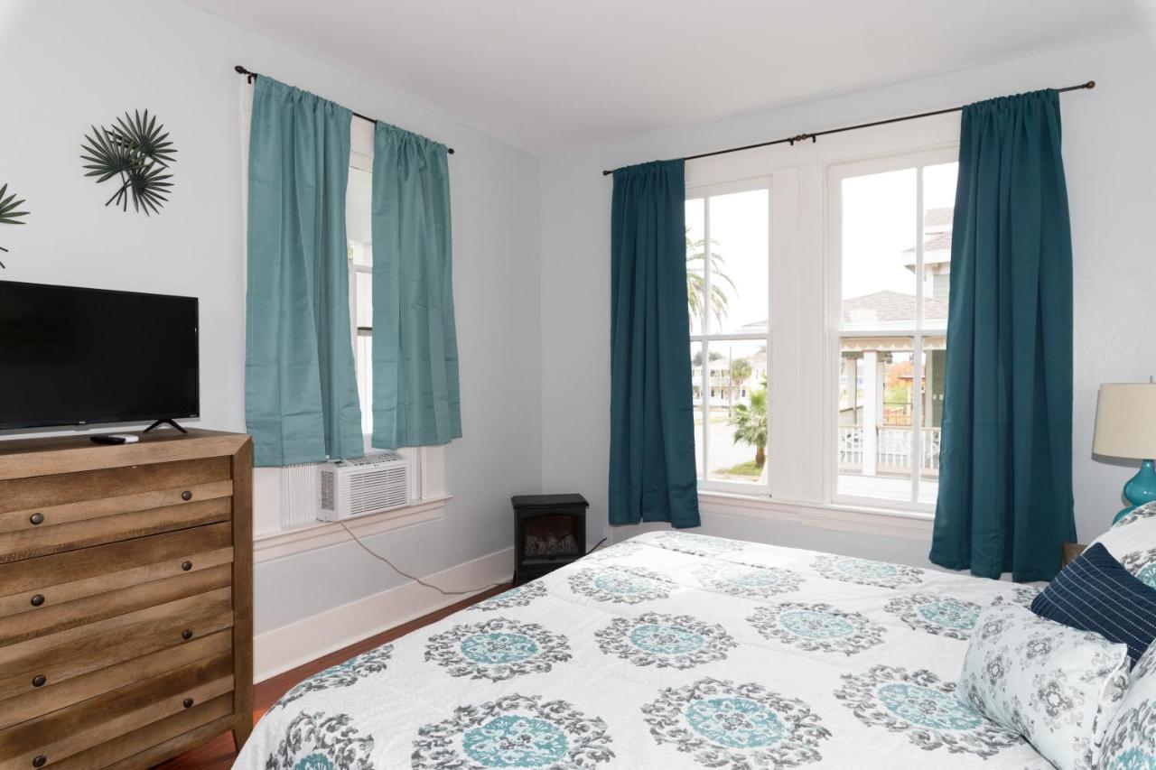 Villa Beautiful Two-Story In Central Galveston, Short Walk To Beach, Near Downtown! | Seas The Breeze Extérieur photo